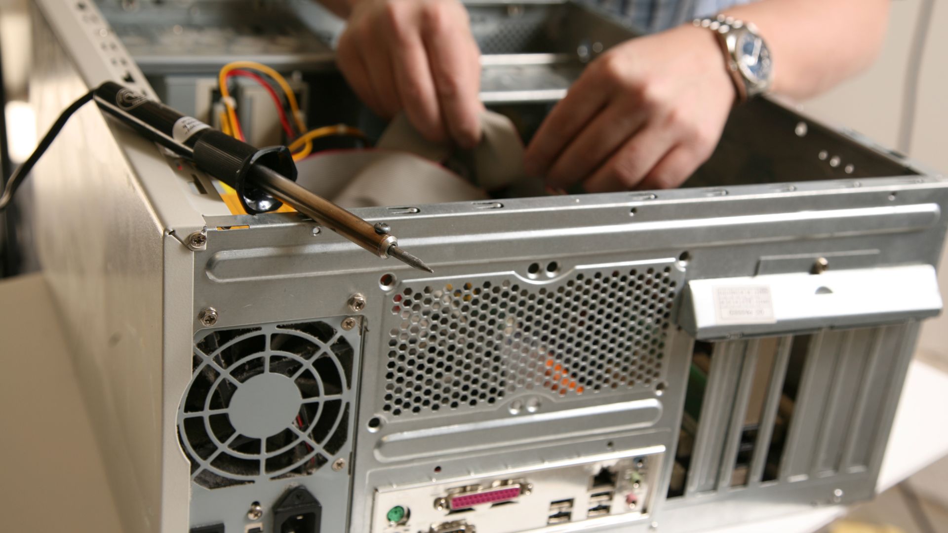 En este momento estás viendo Reparación de ordenadores en Santander: soluciones para los problemas más comunes